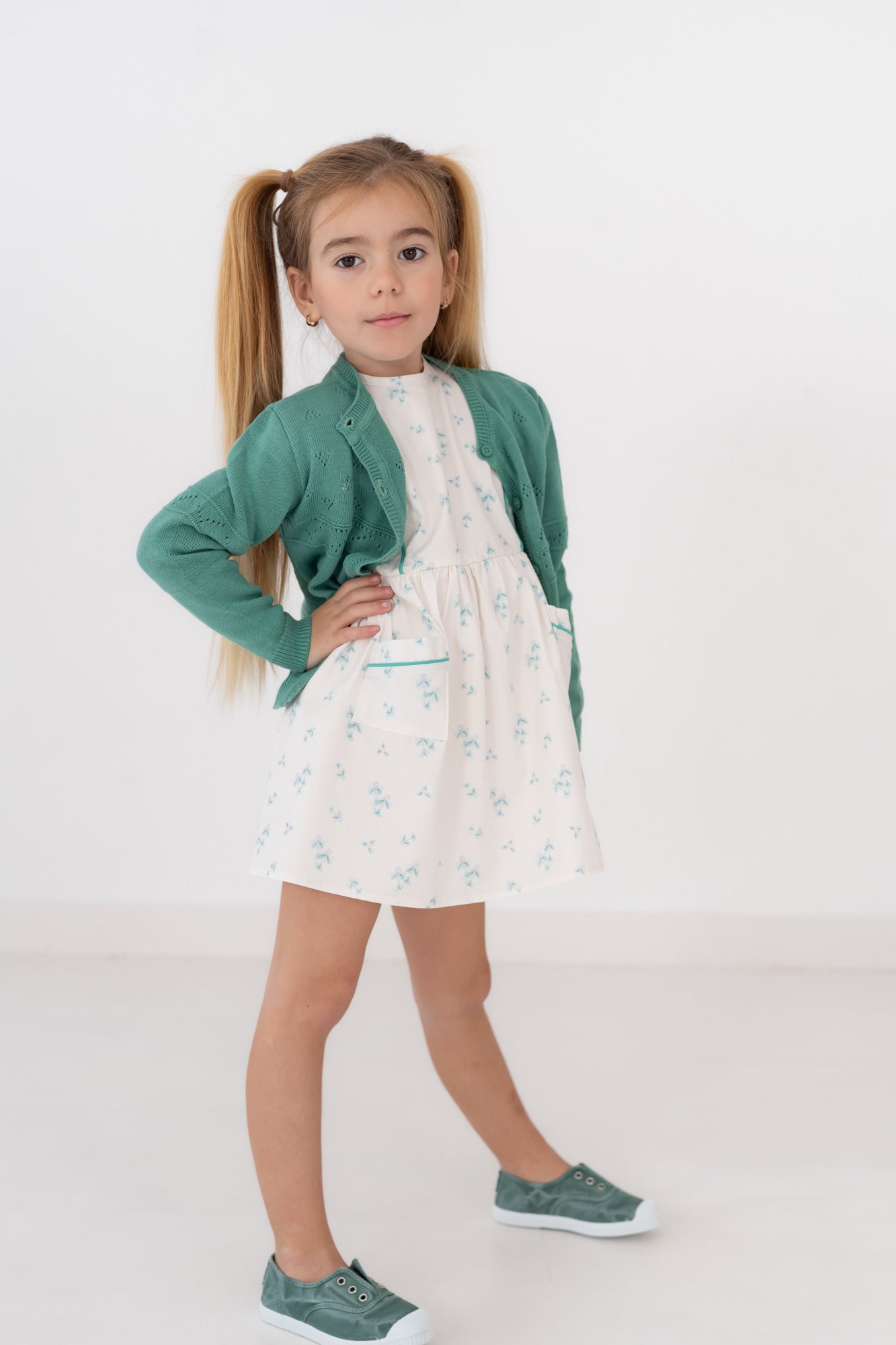 VESTIDO VOLANTE HOMBRO. ESTAMPADO DUNA